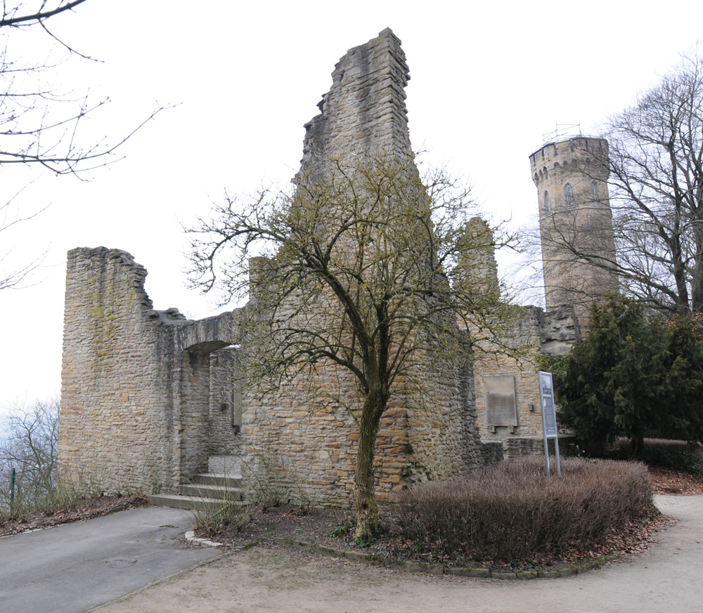 Ruine der Sigiburg / Hohensyburg / Syburg bei Dortmund, 2011 (Quelle: Dießenbacher Informationsmedien)